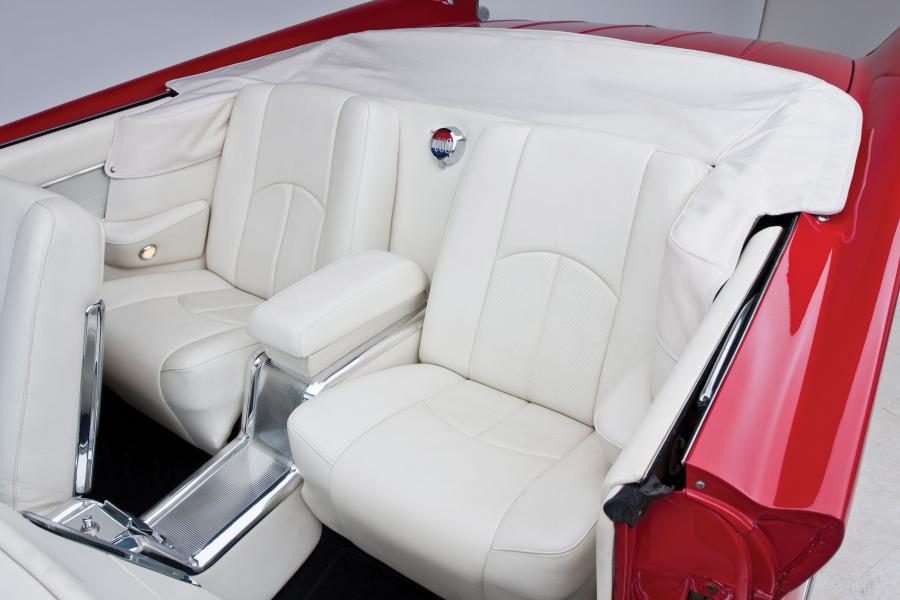 Интерьер Chrysler 300G Convertible (RC4/P 845) 1961 года  (фото 47 из 85)